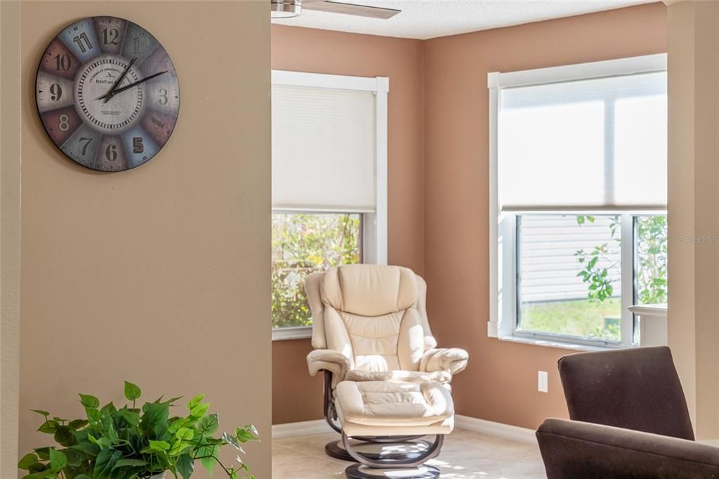 На продажу: $345,900 (3 спален, 2 ванн, 1563 Квадратных фут)