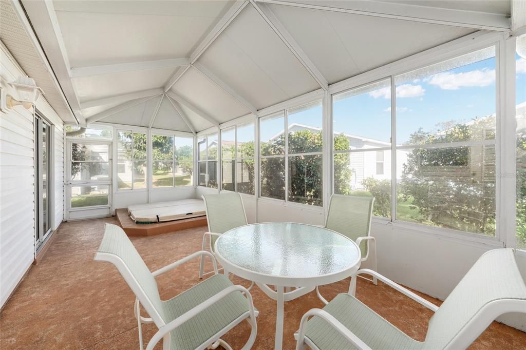 На продажу: $345,900 (3 спален, 2 ванн, 1563 Квадратных фут)