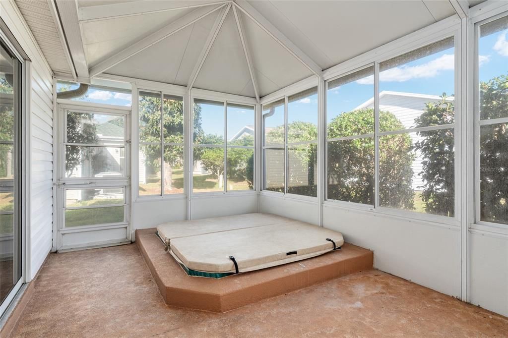 На продажу: $345,900 (3 спален, 2 ванн, 1563 Квадратных фут)