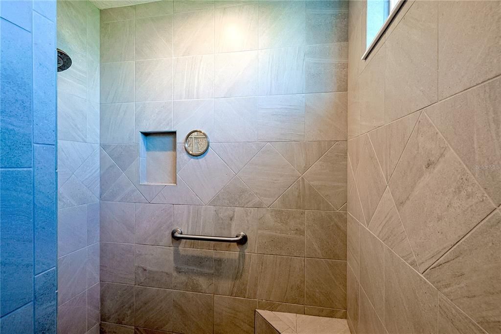 En Venta: $1,625,000 (4 camas, 3 baños, 2708 Pies cuadrados)