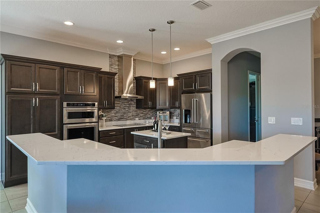 En Venta: $1,625,000 (4 camas, 3 baños, 2708 Pies cuadrados)