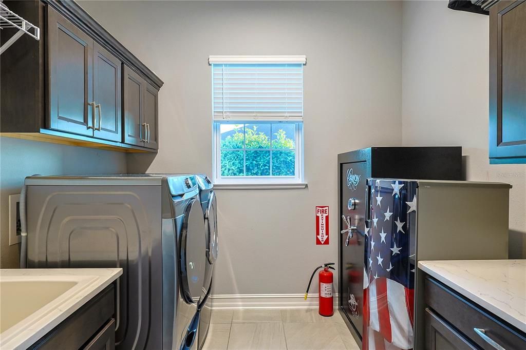 En Venta: $1,625,000 (4 camas, 3 baños, 2708 Pies cuadrados)