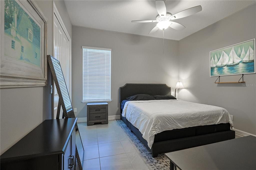 En Venta: $1,625,000 (4 camas, 3 baños, 2708 Pies cuadrados)