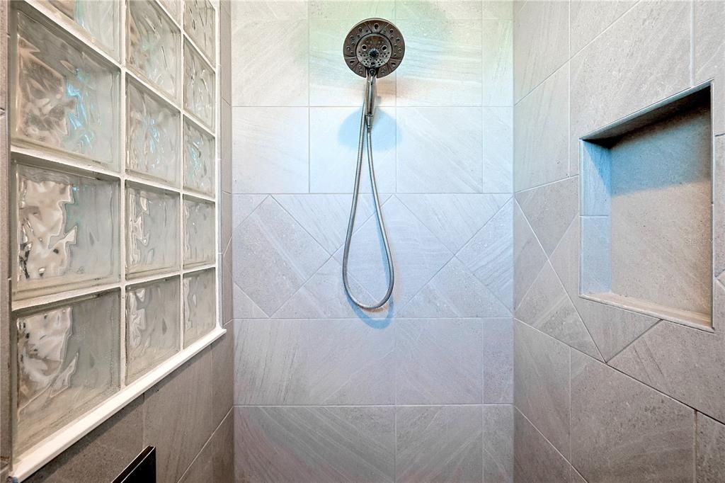 En Venta: $1,625,000 (4 camas, 3 baños, 2708 Pies cuadrados)