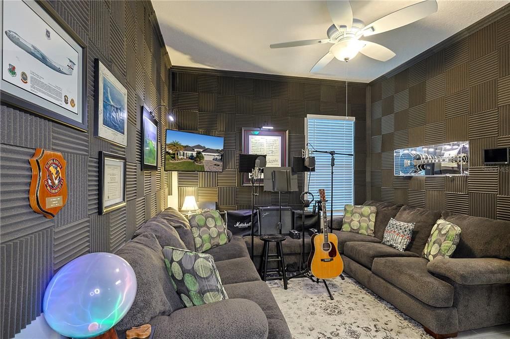 En Venta: $1,625,000 (4 camas, 3 baños, 2708 Pies cuadrados)