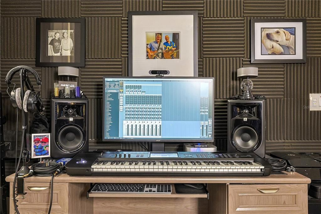 En Venta: $1,625,000 (4 camas, 3 baños, 2708 Pies cuadrados)