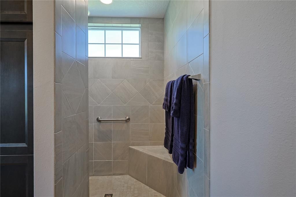 En Venta: $1,625,000 (4 camas, 3 baños, 2708 Pies cuadrados)