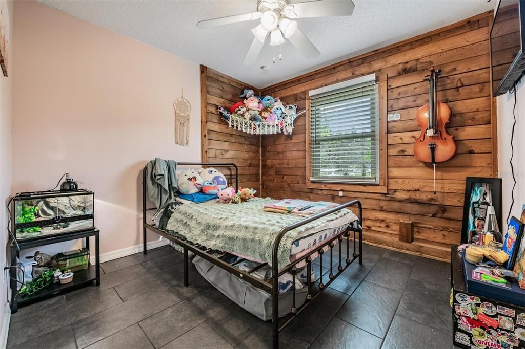 待售: $399,000 (3 贝兹, 1 浴室, 1088 平方英尺)