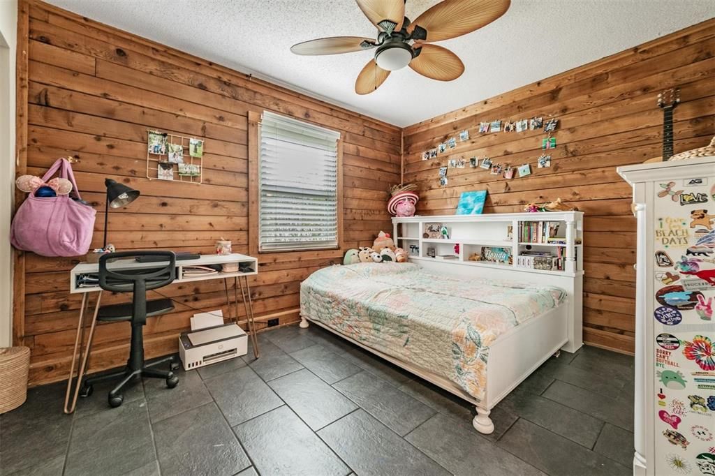 待售: $399,000 (3 贝兹, 1 浴室, 1088 平方英尺)