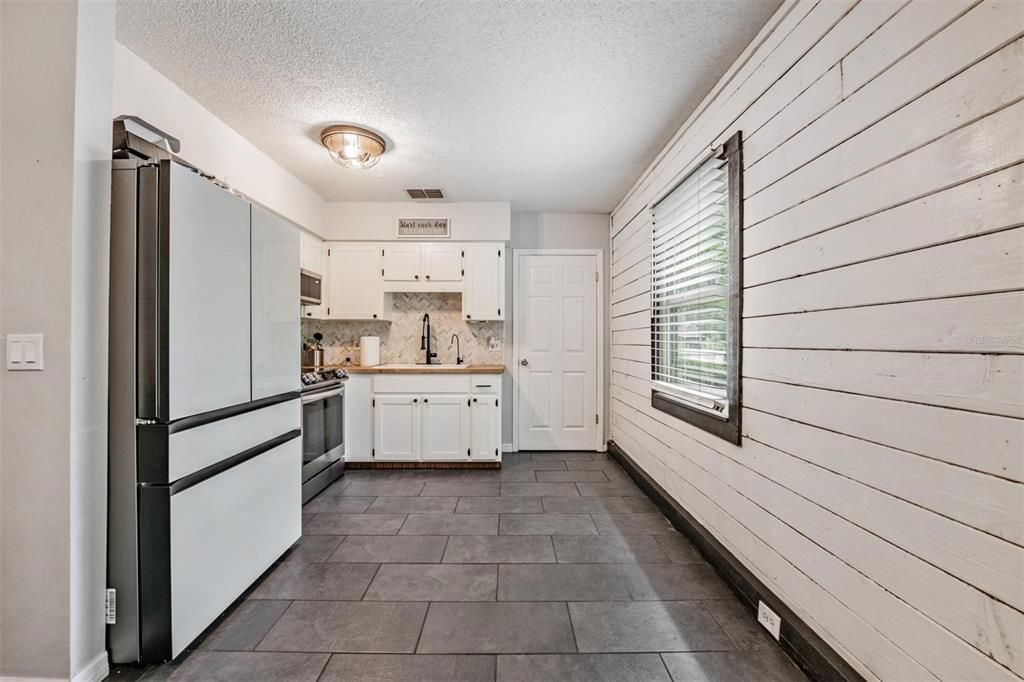 待售: $399,000 (3 贝兹, 1 浴室, 1088 平方英尺)