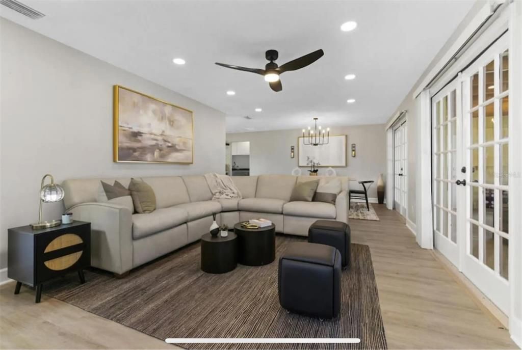 合同活跃: $675,000 (5 贝兹, 2 浴室, 1879 平方英尺)