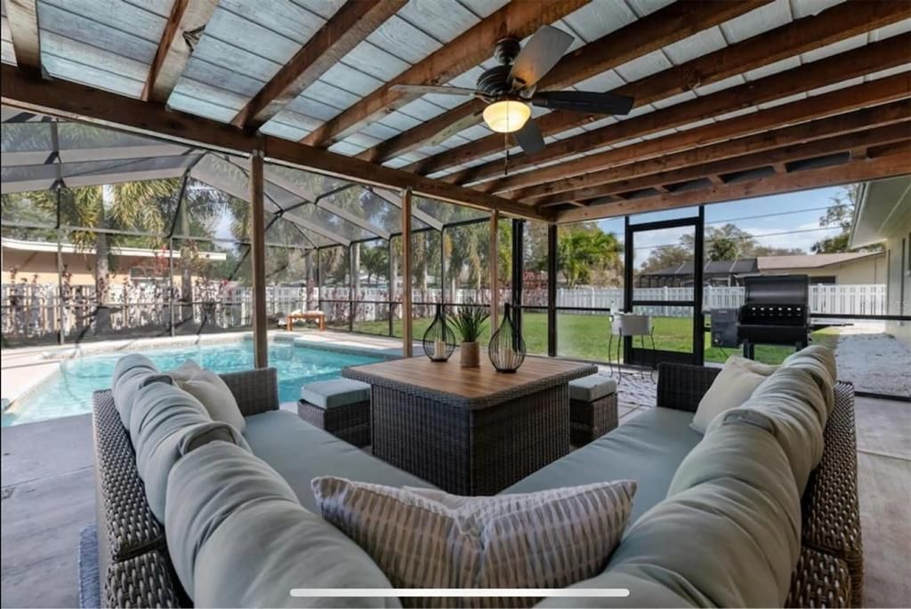 合同活跃: $675,000 (5 贝兹, 2 浴室, 1879 平方英尺)