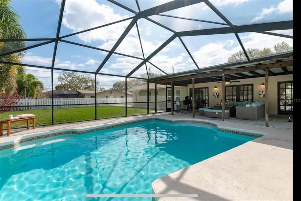 合同活跃: $675,000 (5 贝兹, 2 浴室, 1879 平方英尺)