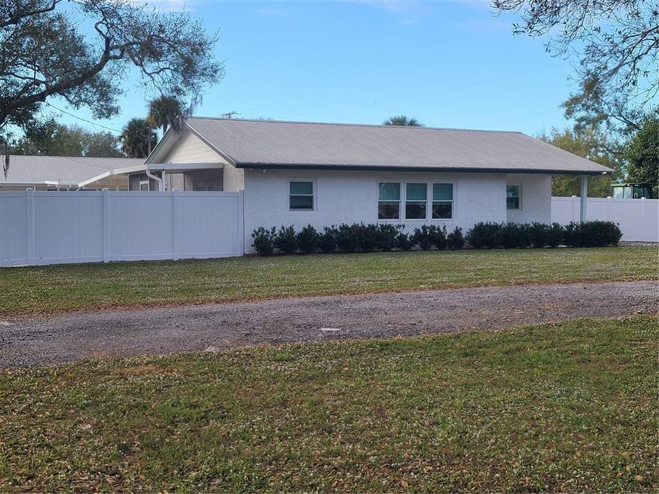 For Rent: $2,250 (2 beds, 2 baths, 1054 Square Feet)