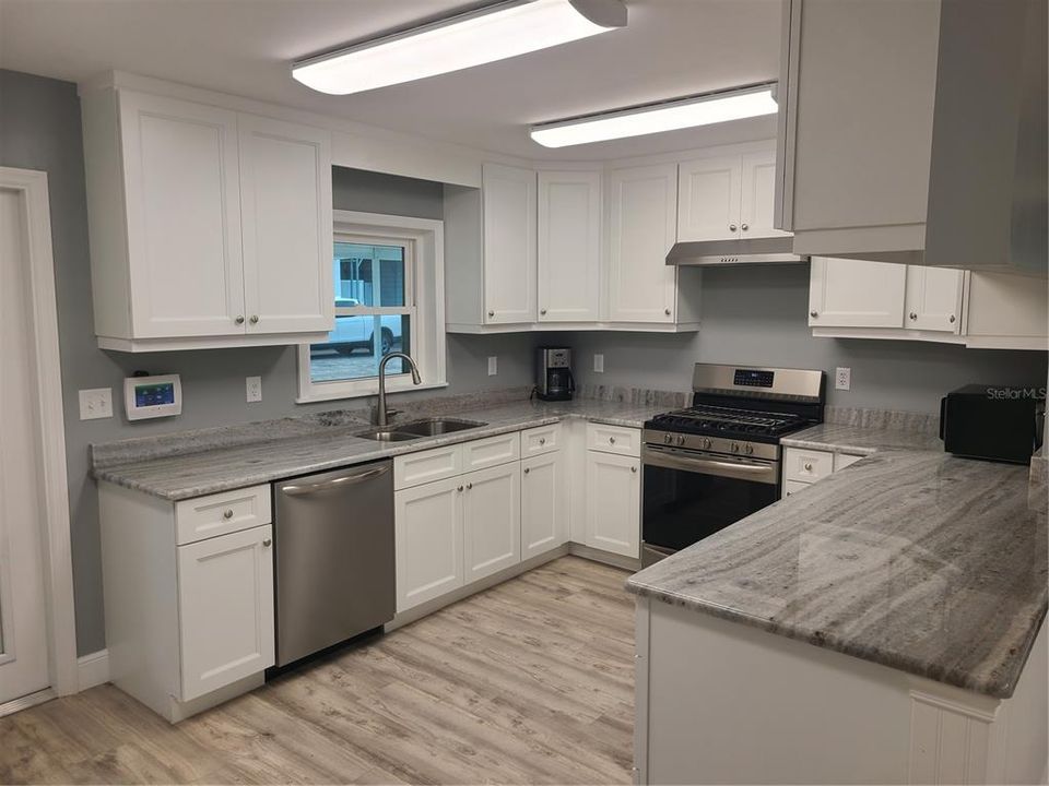 For Rent: $2,250 (2 beds, 2 baths, 1054 Square Feet)