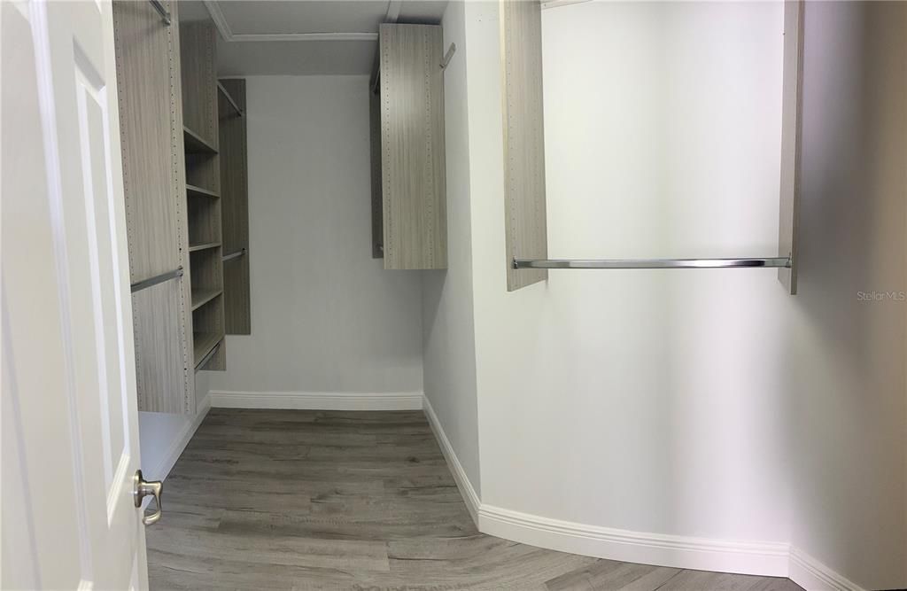 For Rent: $3,100 (4 beds, 2 baths, 2563 Square Feet)