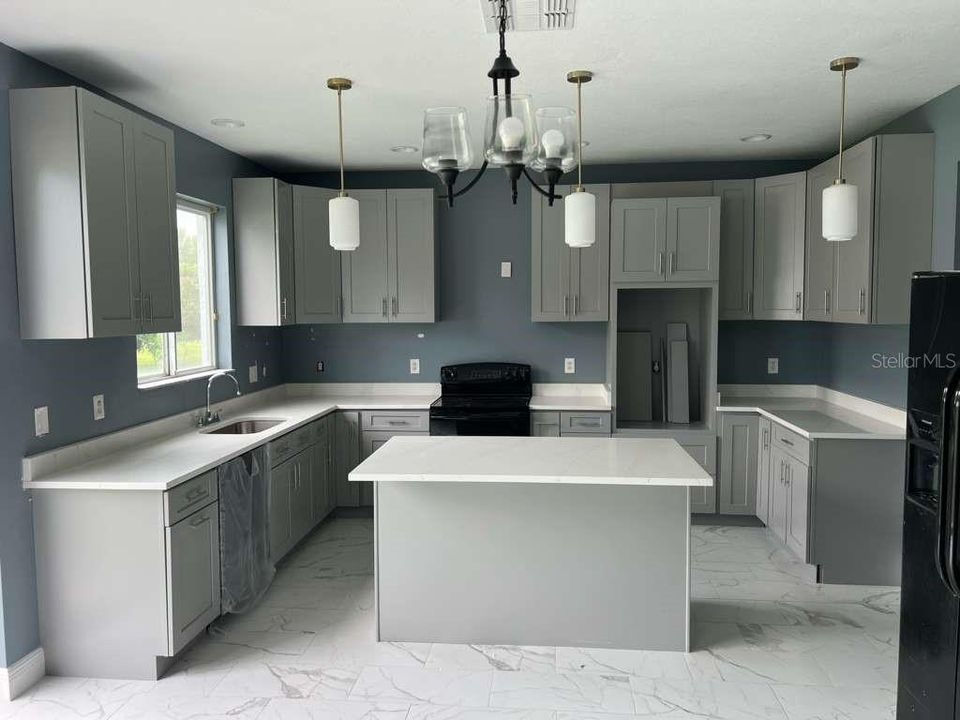 For Rent: $3,500 (4 beds, 2 baths, 2563 Square Feet)