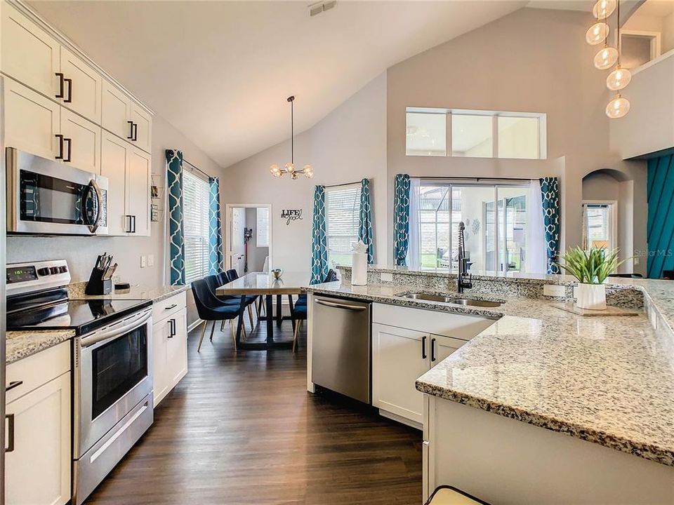 待售: $695,000 (6 贝兹, 3 浴室, 2469 平方英尺)