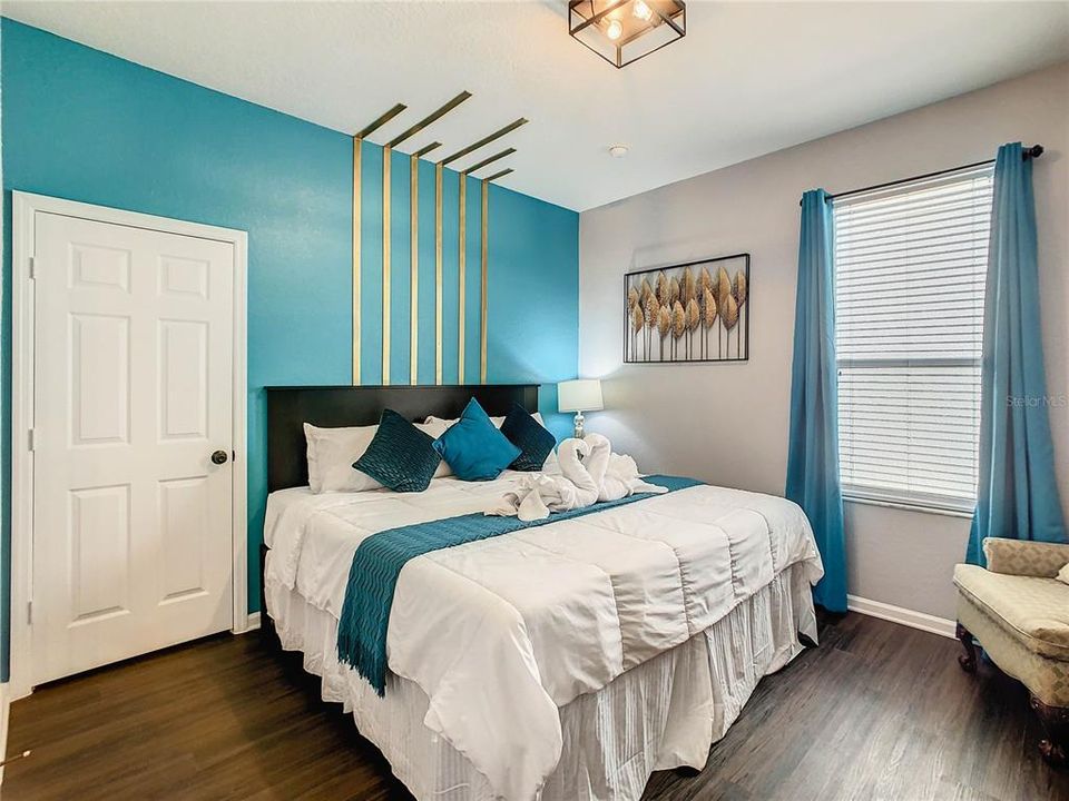 待售: $695,000 (6 贝兹, 3 浴室, 2469 平方英尺)