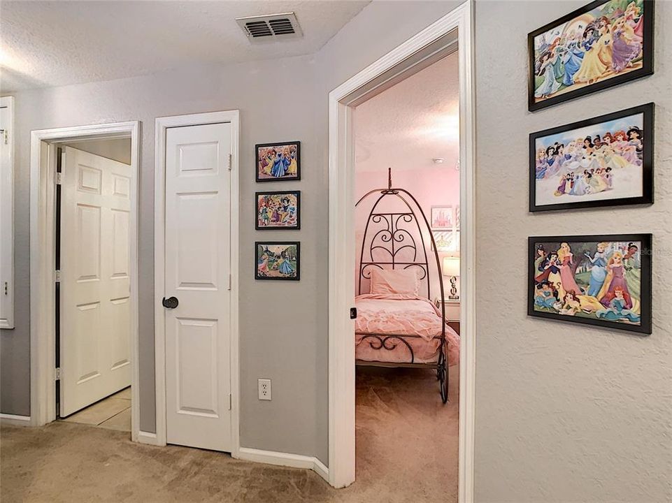 待售: $695,000 (6 贝兹, 3 浴室, 2469 平方英尺)