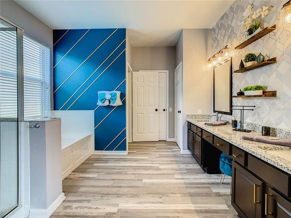 待售: $695,000 (6 贝兹, 3 浴室, 2469 平方英尺)