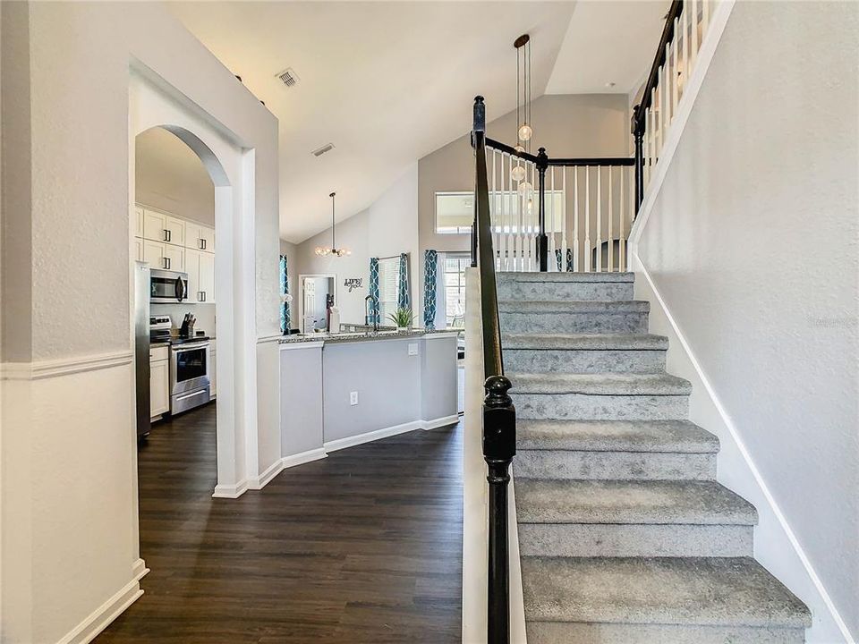 待售: $695,000 (6 贝兹, 3 浴室, 2469 平方英尺)