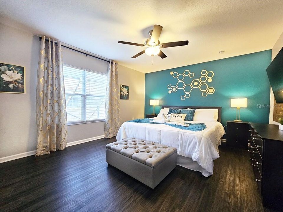 待售: $695,000 (6 贝兹, 3 浴室, 2469 平方英尺)