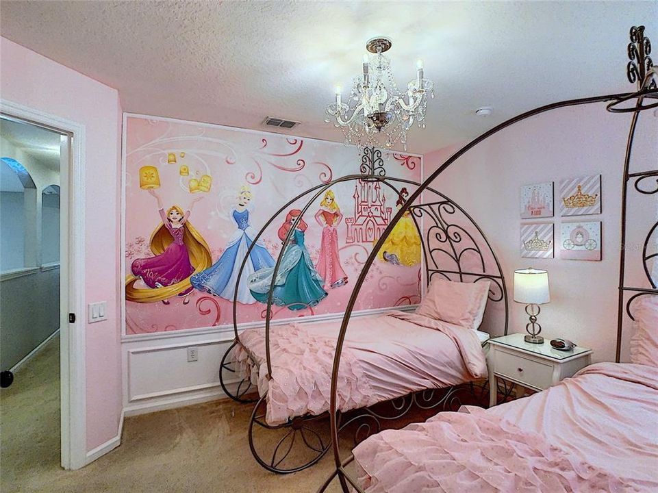 待售: $695,000 (6 贝兹, 3 浴室, 2469 平方英尺)