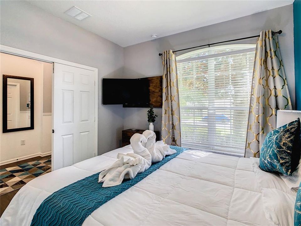 待售: $695,000 (6 贝兹, 3 浴室, 2469 平方英尺)