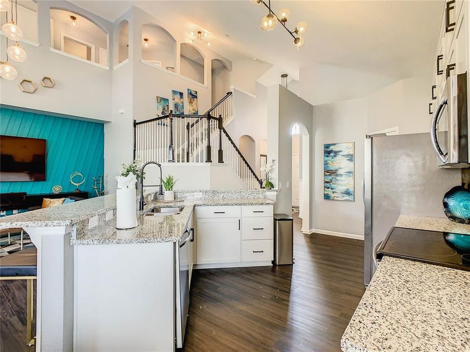 待售: $695,000 (6 贝兹, 3 浴室, 2469 平方英尺)