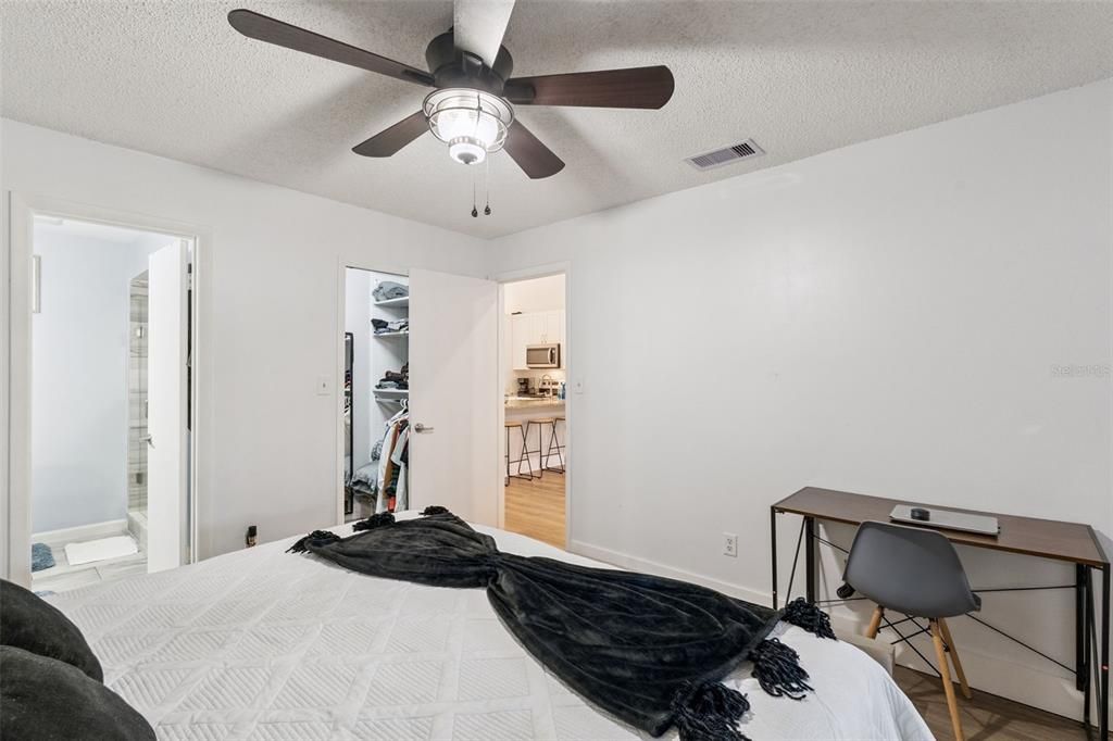 En Venta: $279,900 (2 camas, 2 baños, 1072 Pies cuadrados)