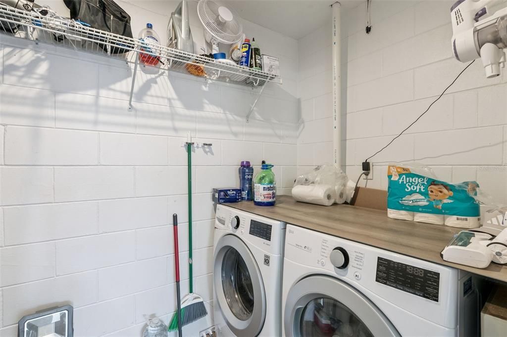 En Venta: $279,900 (2 camas, 2 baños, 1072 Pies cuadrados)