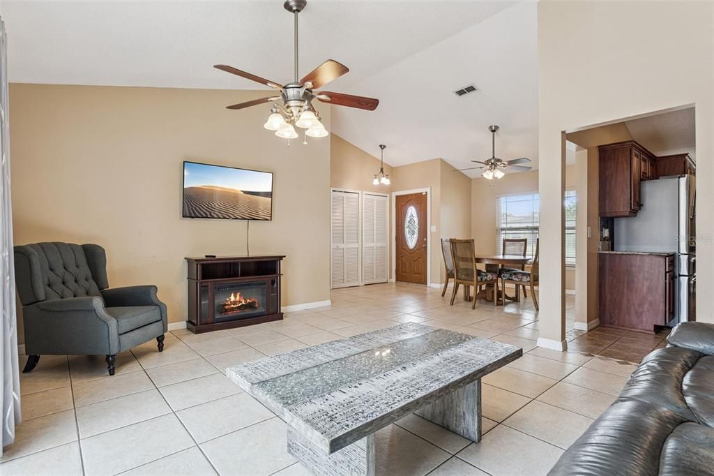 For Sale: $449,000 (4 beds, 2 baths, 1628 Square Feet)