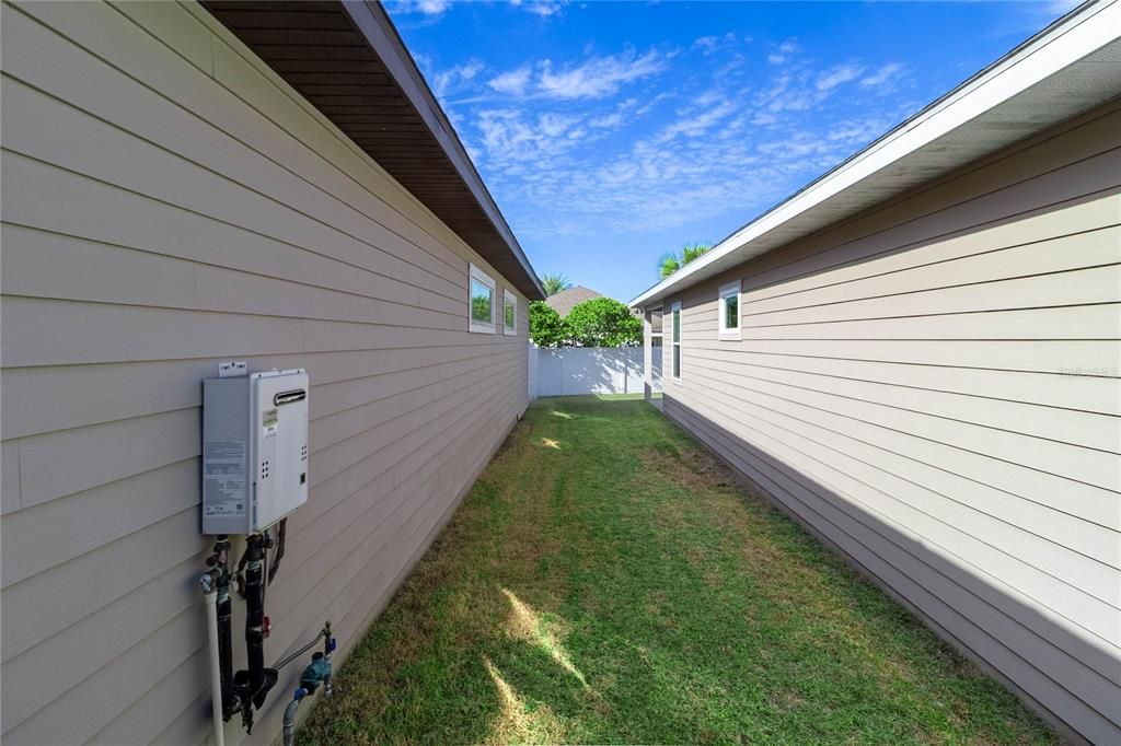 На продажу: $338,000 (2 спален, 2 ванн, 1361 Квадратных фут)