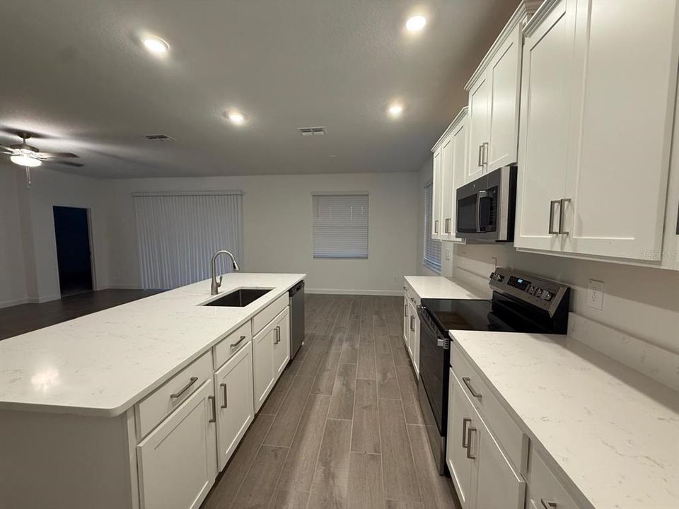 For Rent: $2,900 (3 beds, 3 baths, 2366 Square Feet)