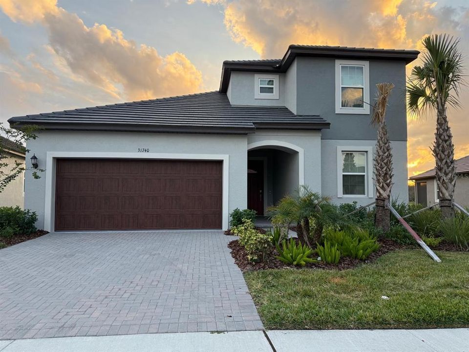 For Rent: $2,900 (3 beds, 3 baths, 2366 Square Feet)