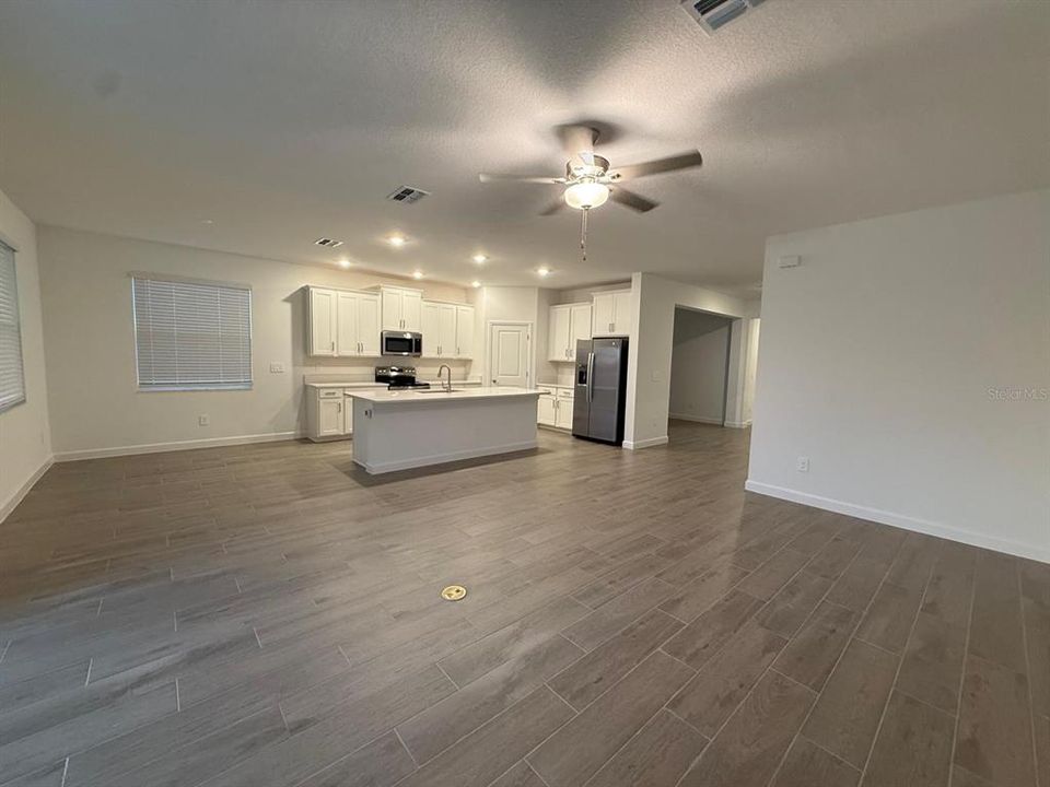 For Rent: $2,900 (3 beds, 3 baths, 2366 Square Feet)