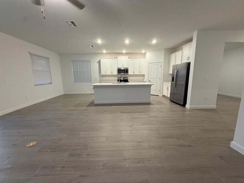 For Rent: $2,900 (3 beds, 3 baths, 2366 Square Feet)