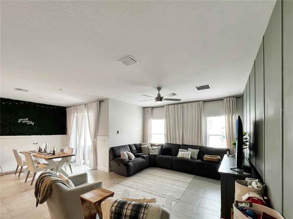 For Sale: $459,900 (3 beds, 2 baths, 2386 Square Feet)