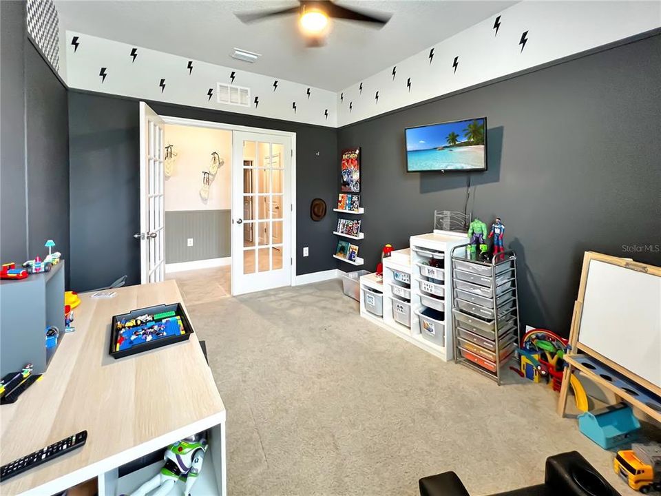 For Sale: $459,900 (3 beds, 2 baths, 2386 Square Feet)