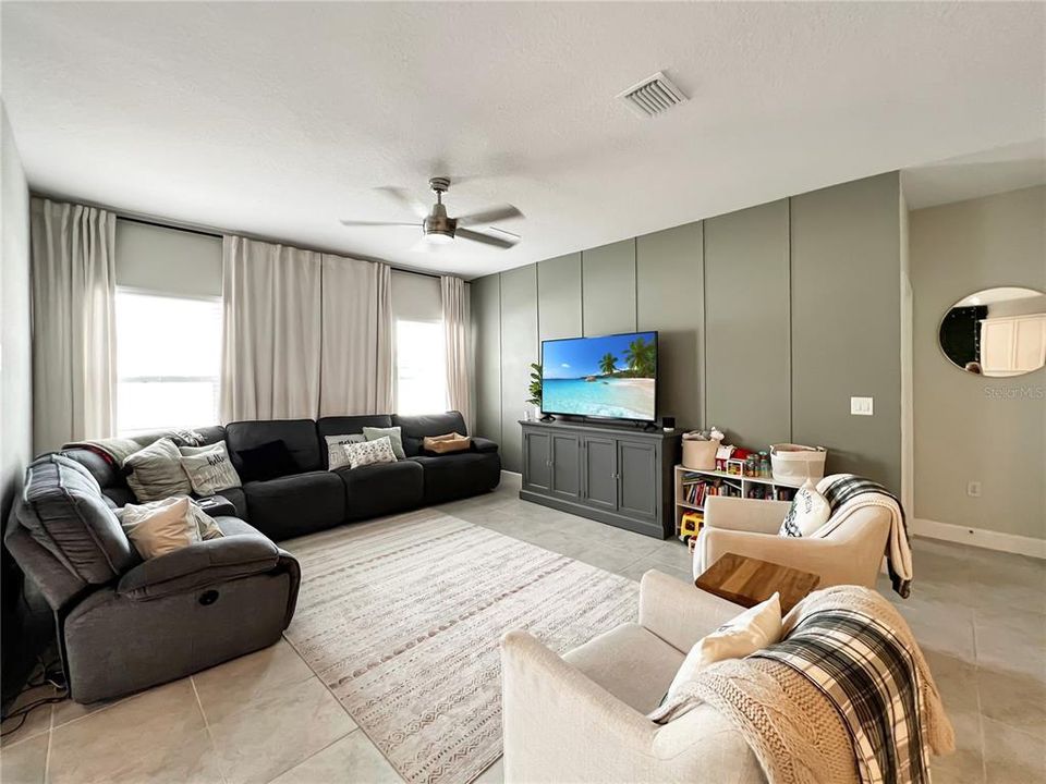 For Sale: $459,900 (3 beds, 2 baths, 2386 Square Feet)