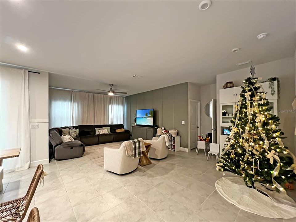 For Sale: $459,900 (3 beds, 2 baths, 2386 Square Feet)