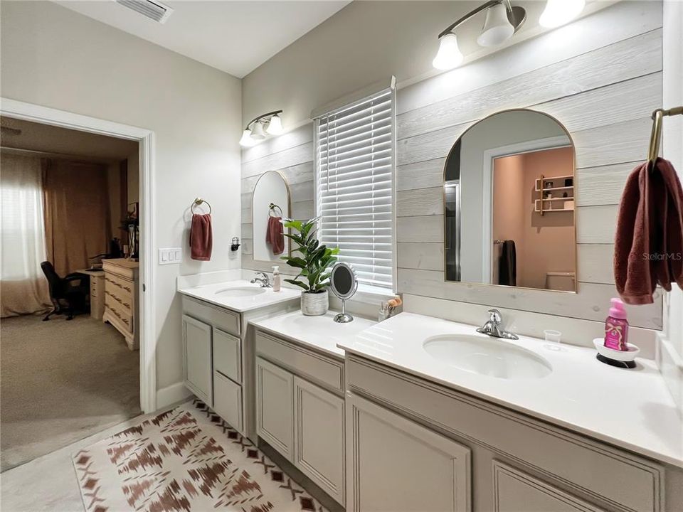 For Sale: $459,900 (3 beds, 2 baths, 2386 Square Feet)