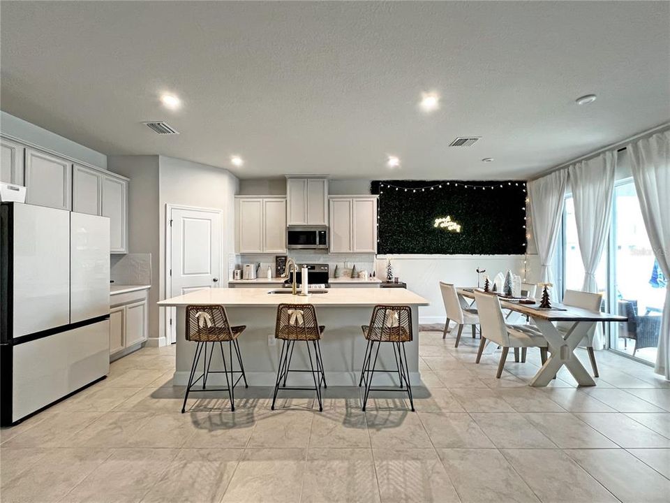 For Sale: $459,900 (3 beds, 2 baths, 2386 Square Feet)