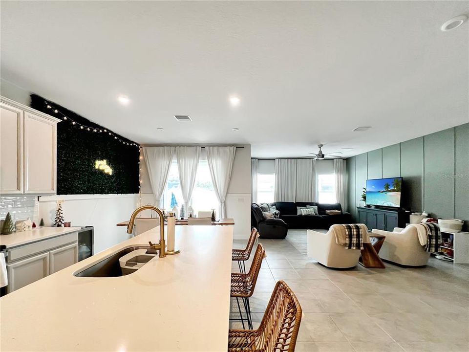 For Sale: $459,900 (3 beds, 2 baths, 2386 Square Feet)