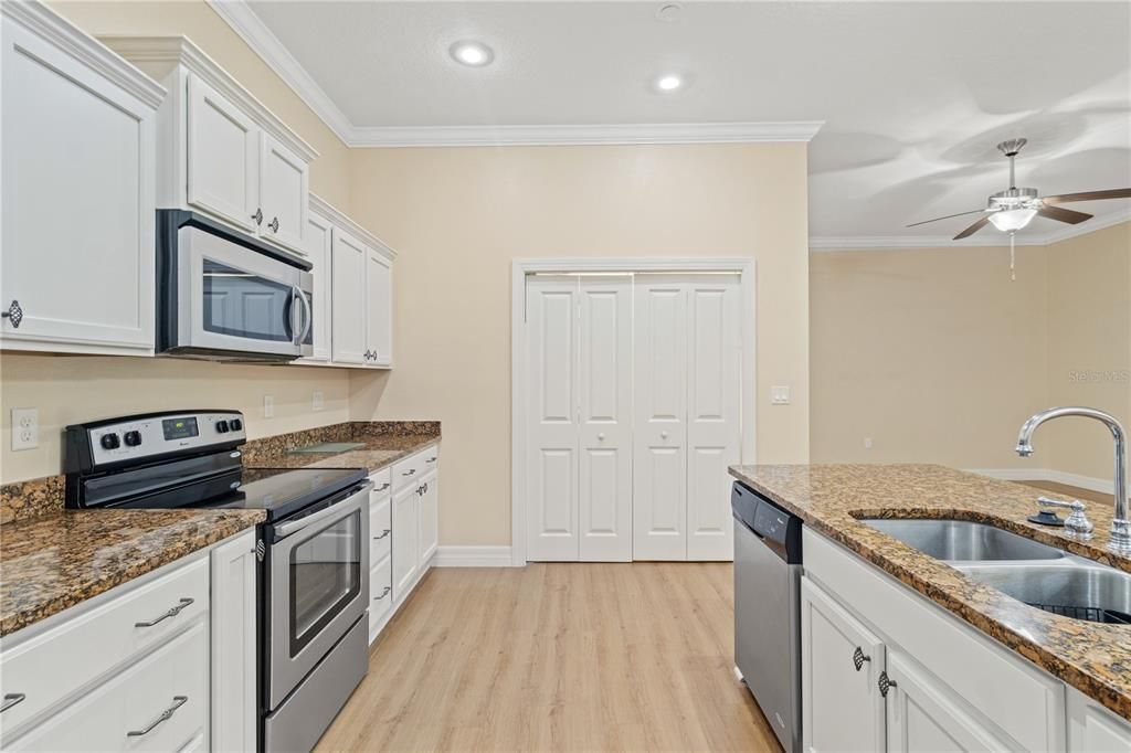 待售: $218,000 (3 贝兹, 2 浴室, 1640 平方英尺)