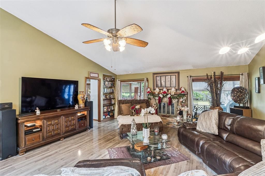 For Sale: $434,900 (3 beds, 2 baths, 1875 Square Feet)