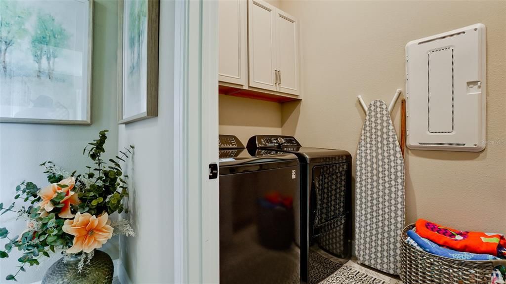 待售: $569,900 (2 贝兹, 2 浴室, 1925 平方英尺)