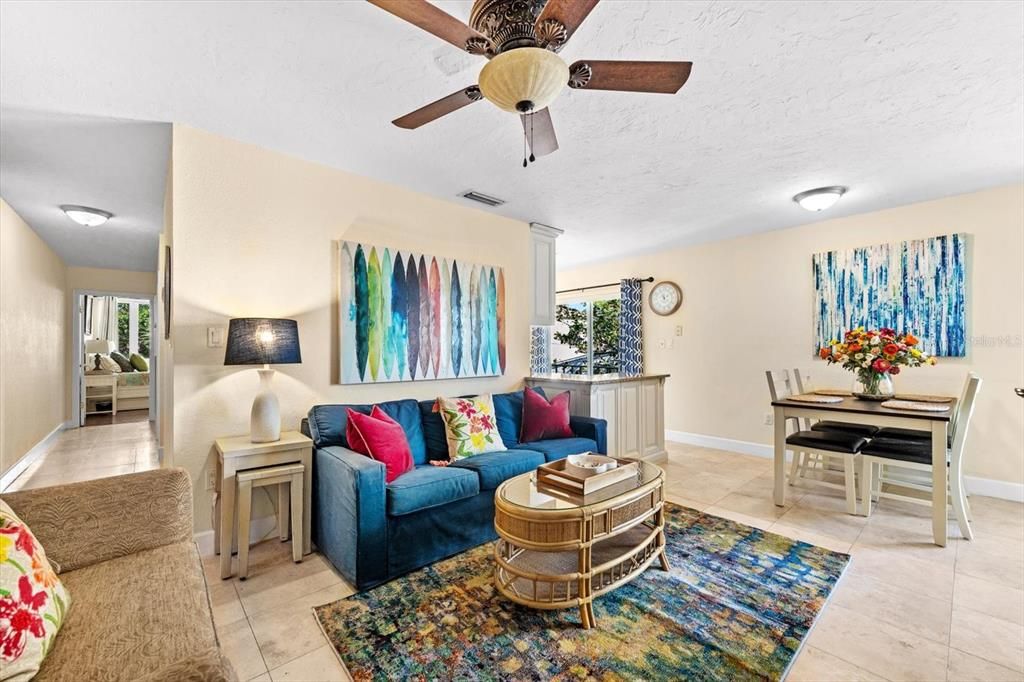 待售: $370,000 (2 贝兹, 2 浴室, 966 平方英尺)