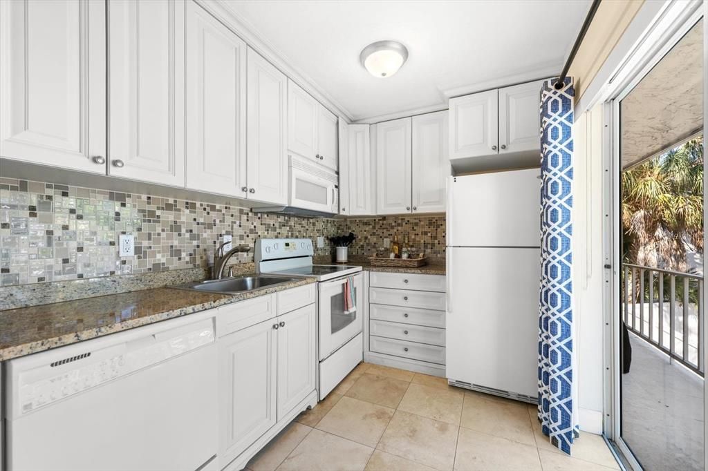 待售: $370,000 (2 贝兹, 2 浴室, 966 平方英尺)